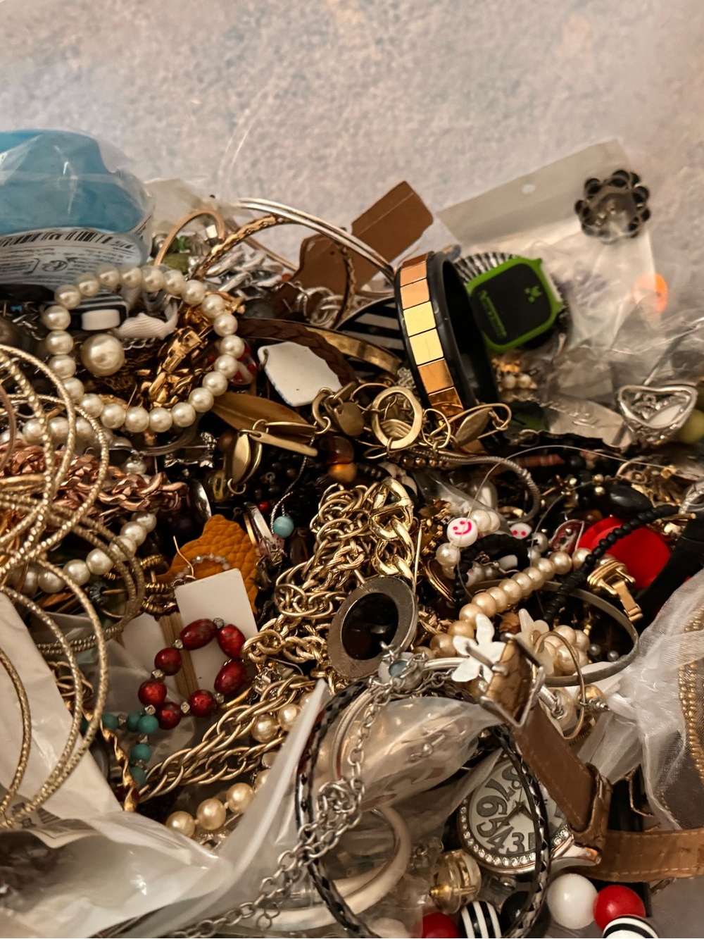 24lbs of assorted Jewelry - Picture 3 of 12